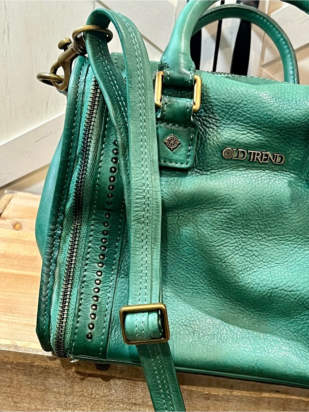 OLD TREND Women's Genuine Leather Mini Trunk Green Crossbody Bag NWOT - Picture 11 of 11